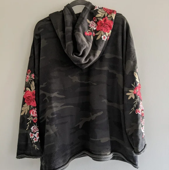 EUC Johnny Was Embroidered Camo Hoodie Sweatshirt, size 3X - Picture 9 of 9